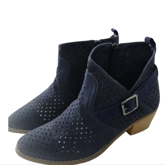 JC Womens Perforated Faux Suede Stacked Heel Asymmetrical Booties size 8½ Buckle - Picture 10 of 14